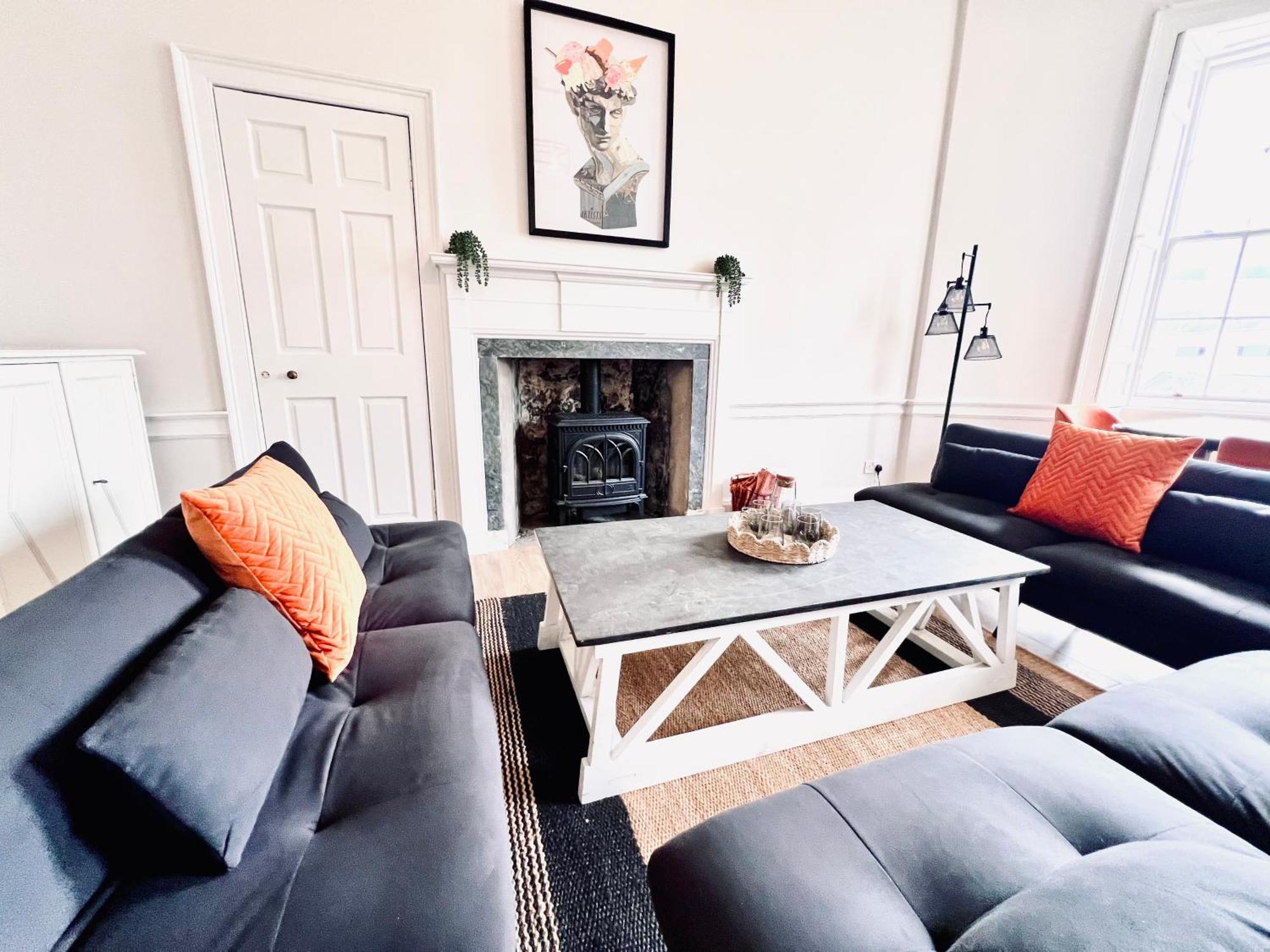 Heart Of The City- 3 Bedroom Oasis * Edinburgh