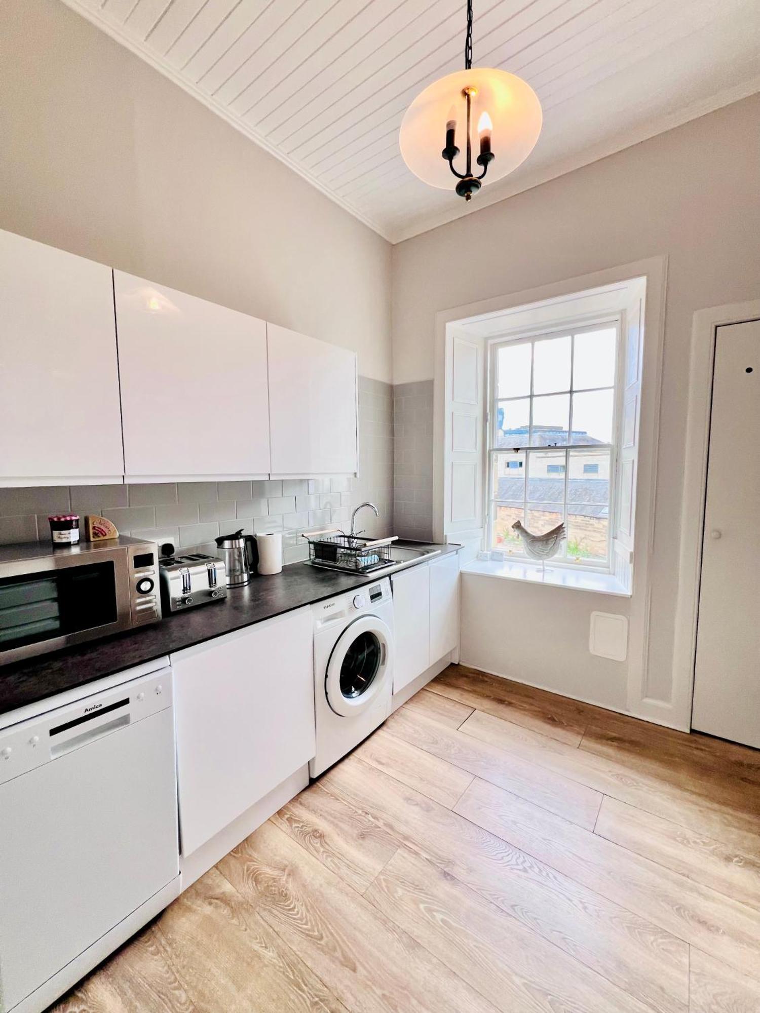 Heart Of The City- 3 Bedroom Oasis Edinburgh