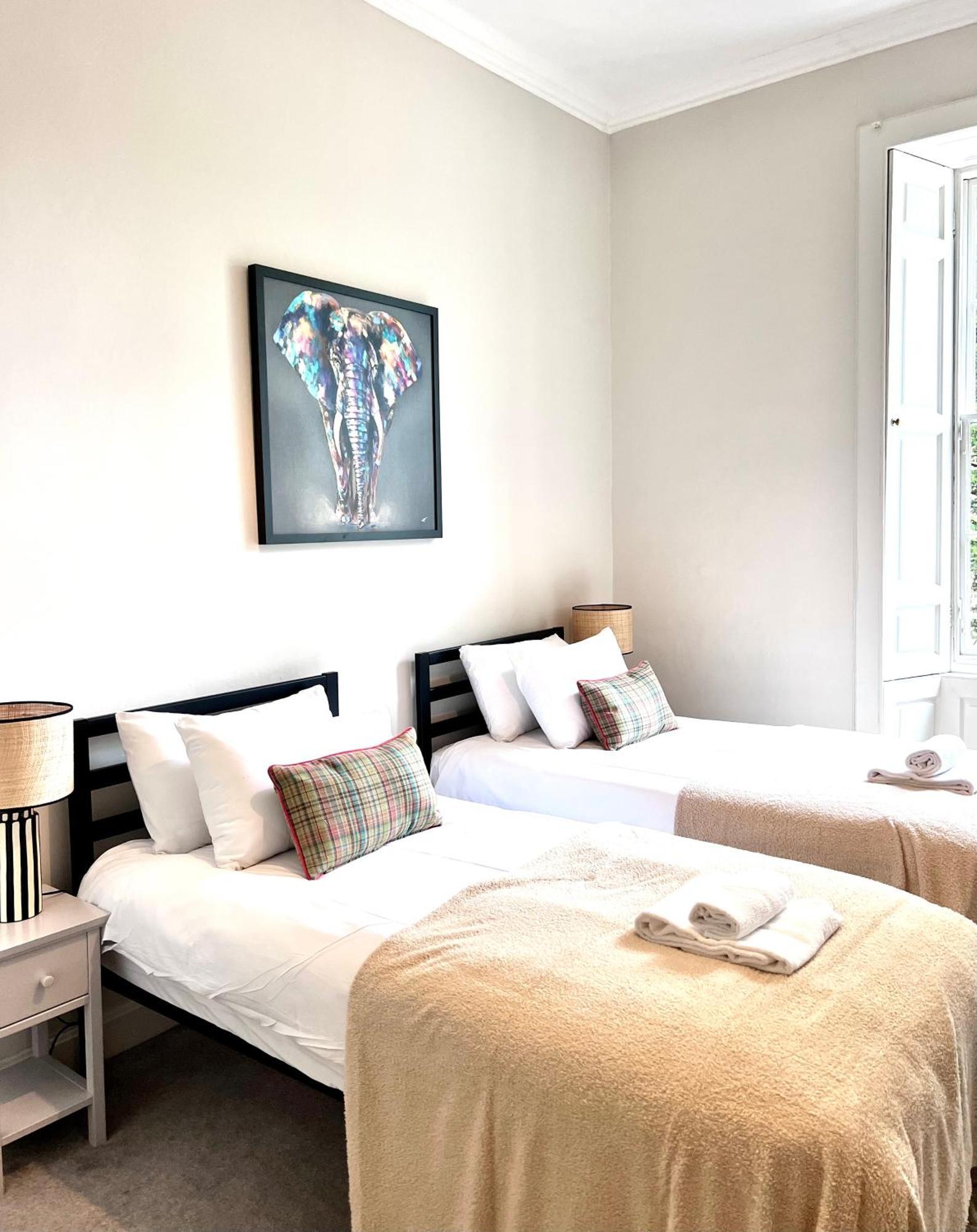 Heart Of The City- 3 Bedroom Oasis *